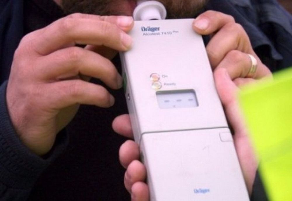 Tânăr, depistat în trafic fără permis și cu o alcoolemie de peste 0,80 mg/l alcool pur în aerul expirat