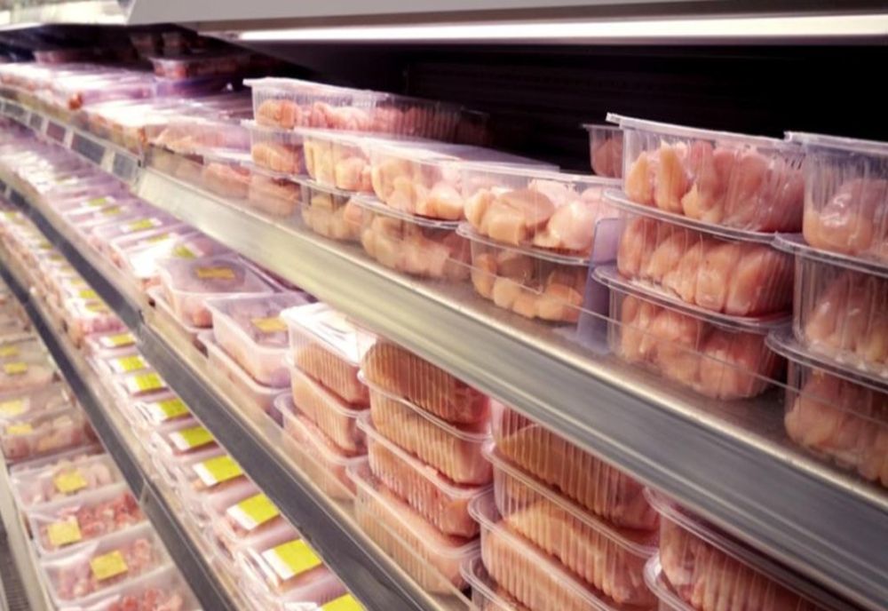 Alertă sanitară! Carne suspectă de gripa aviară în magazinele din Neamț
