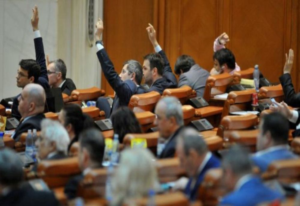 Pensiile speciale, ELIMINATE de Parlament. Care dintre bugetari nu va mai lua o astfel de pensie