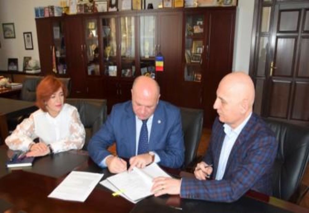 Trei noi contracte cu finanțate europeană, semnate la Piatra-Neamț
