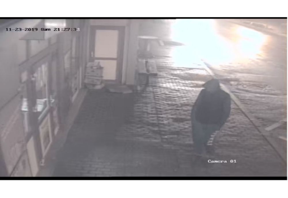 Tâlhar, surprins de camerele video. Poliția cere ajutorul cetățenilor pentru a-l găsi