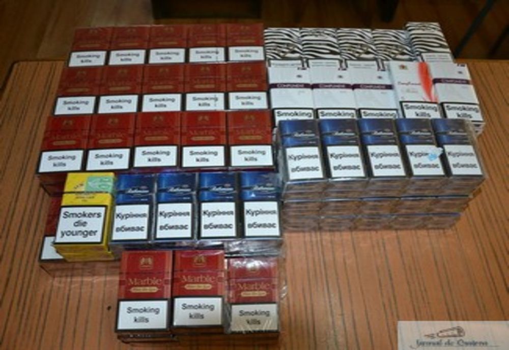 Țigări de contrabandă, depistate într-o piață din Piatra-Neamț