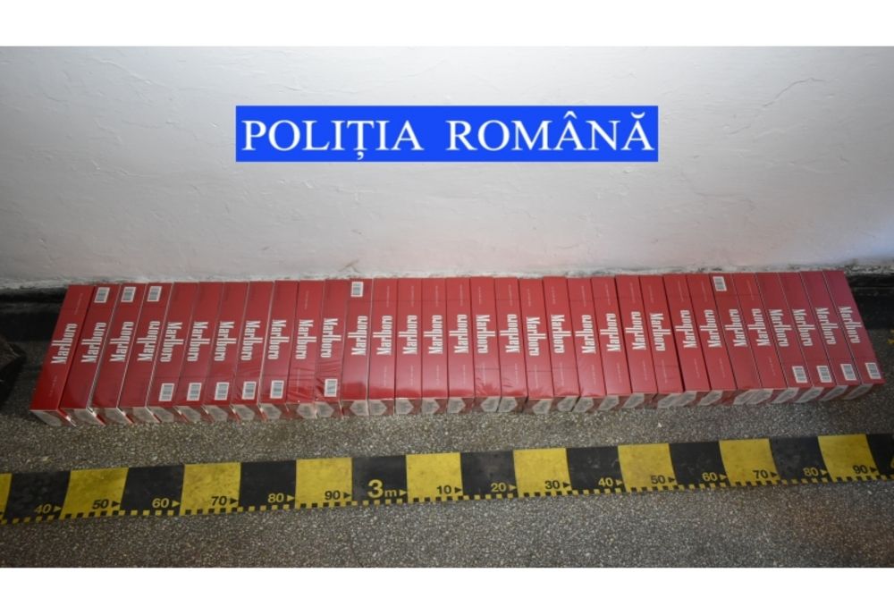 Percheziţii domiciliare la contrabandiştii de ţigări și sute de pachete confiscate (FOTO)