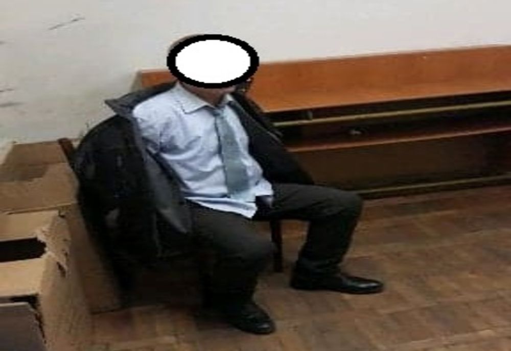 Săltat de polițiștii locali în timp ce, înarmat cu un cuțit, agresa o persoană în Piața Centrală din Piatra-Neamț