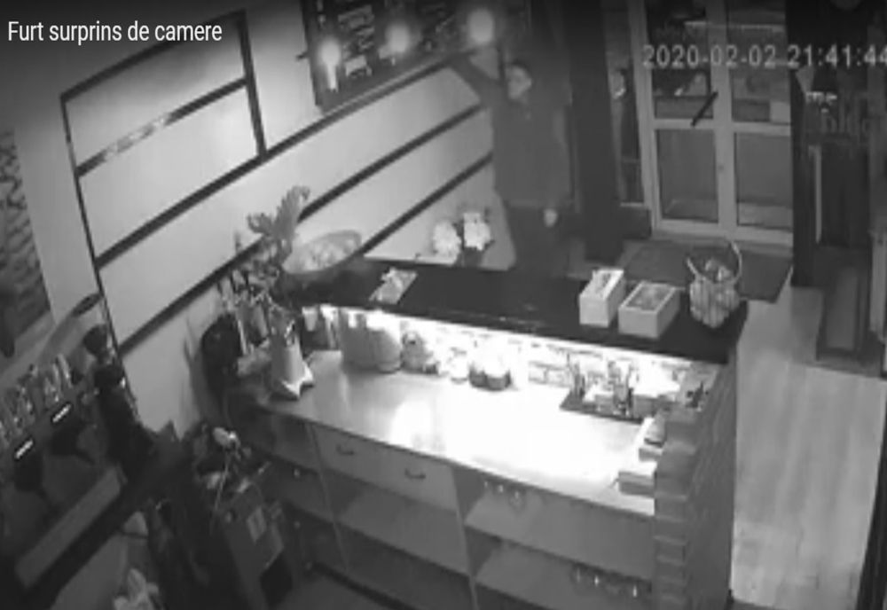 Surprins la furat de camerele de filmat, identificat de jandarmi