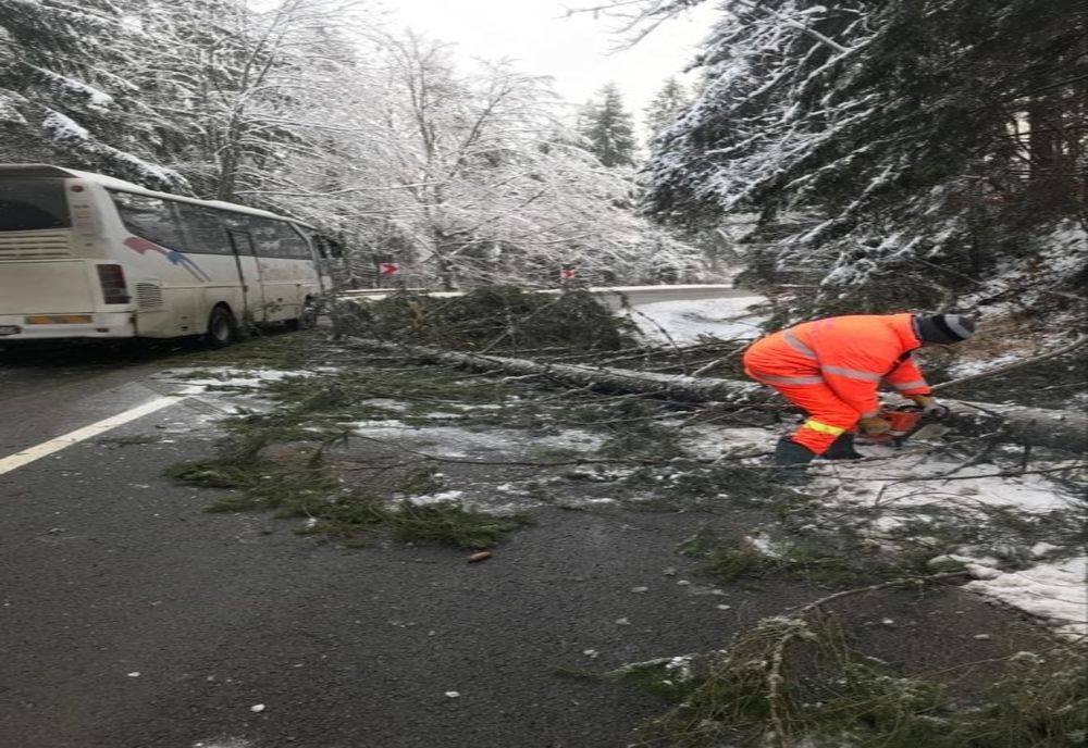 Trafic rutier închis între Gheorgheni și limita cu județul Neamț. Cum se circulă pe drumurile din Moldova