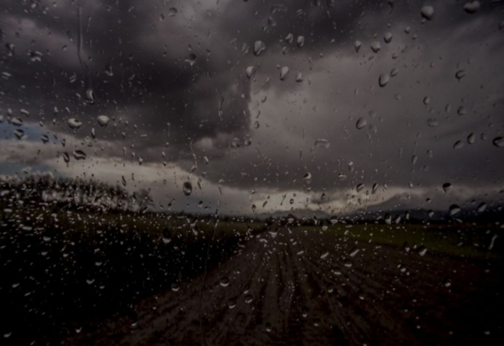 Cer noros, va ploua pe arii restrânse (Prognoza meteo)