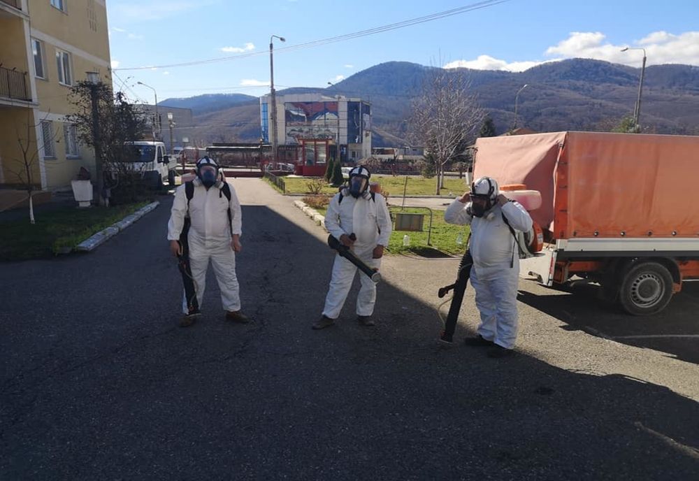 De astăzi începe dezinfecția pe scările blocurilor din Piatra-Neamț