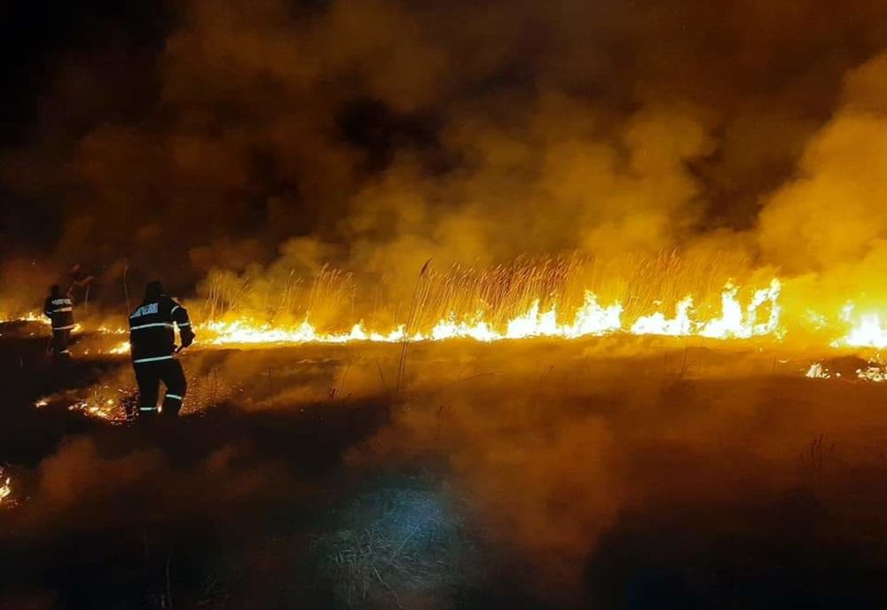 6 incendii de vegetație uscată în acest sfârșit de săptămână (FOTO)