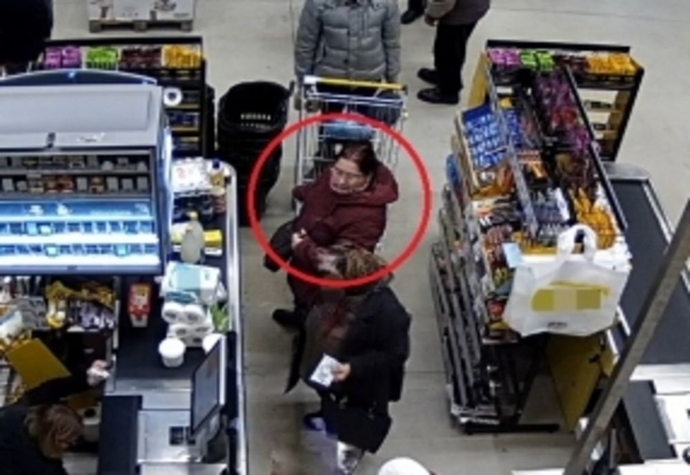 Căutată pentru furt. Cine o vede să sune la 112!