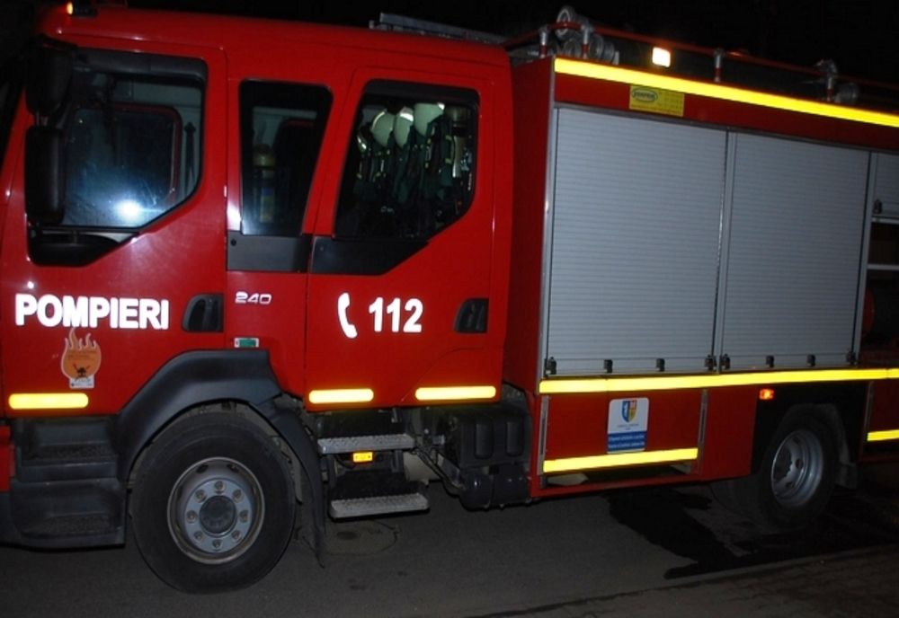 Atac de panică și arsuri  superficiale la nivelul feței în urma unui incendiu izbucnit la Gârcina