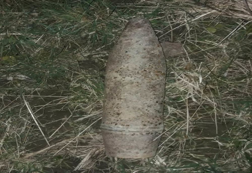 Proiectil din Al Doilea Război Mondial descoperit în albia unui pârâu