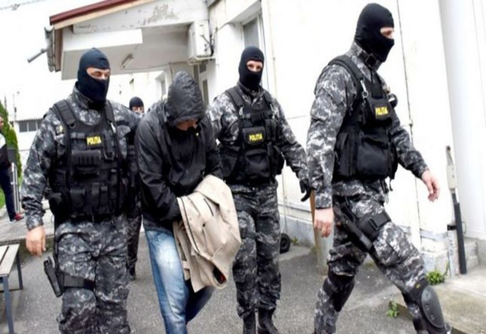 S-au luat la harță pentru o bucată de pământ. Au fost săltați de luptătorii din cadrul Serviciului pentru Acțiuni Speciale