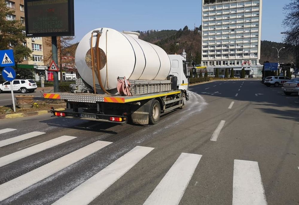 Dezinfecție pe străzile din Piatra-Neamț