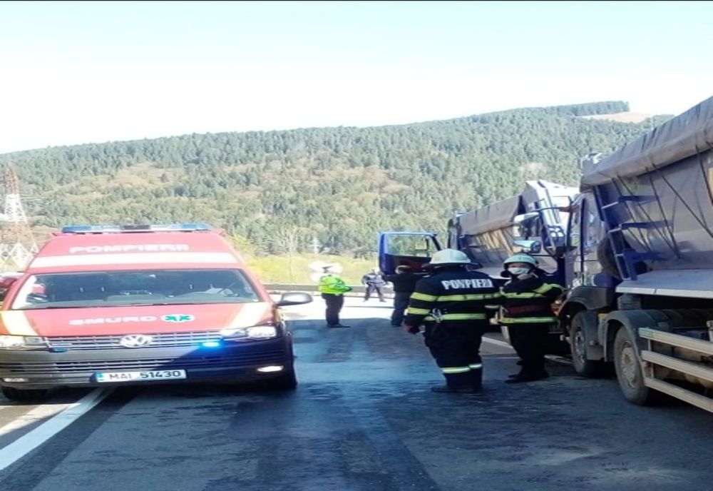 Accident cu două autobasculante. Șoferul neatent a ajuns la spital (FOTO)