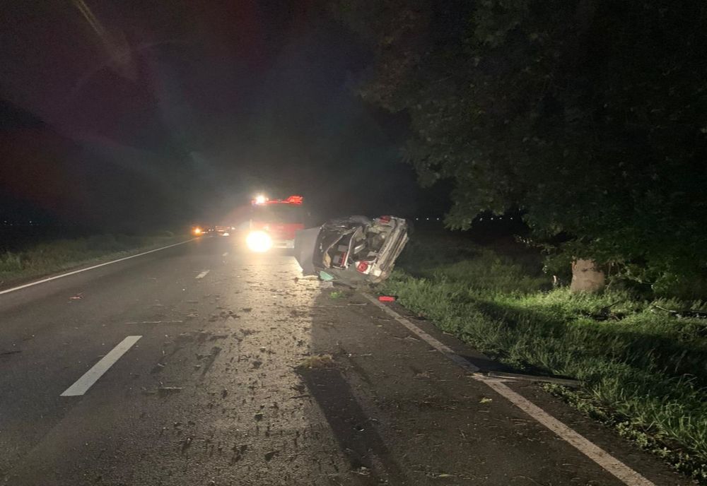Accident mortal în Neamț. Un tânăr a murit după ce a intrat cu mașina într-un copac (FOTO)