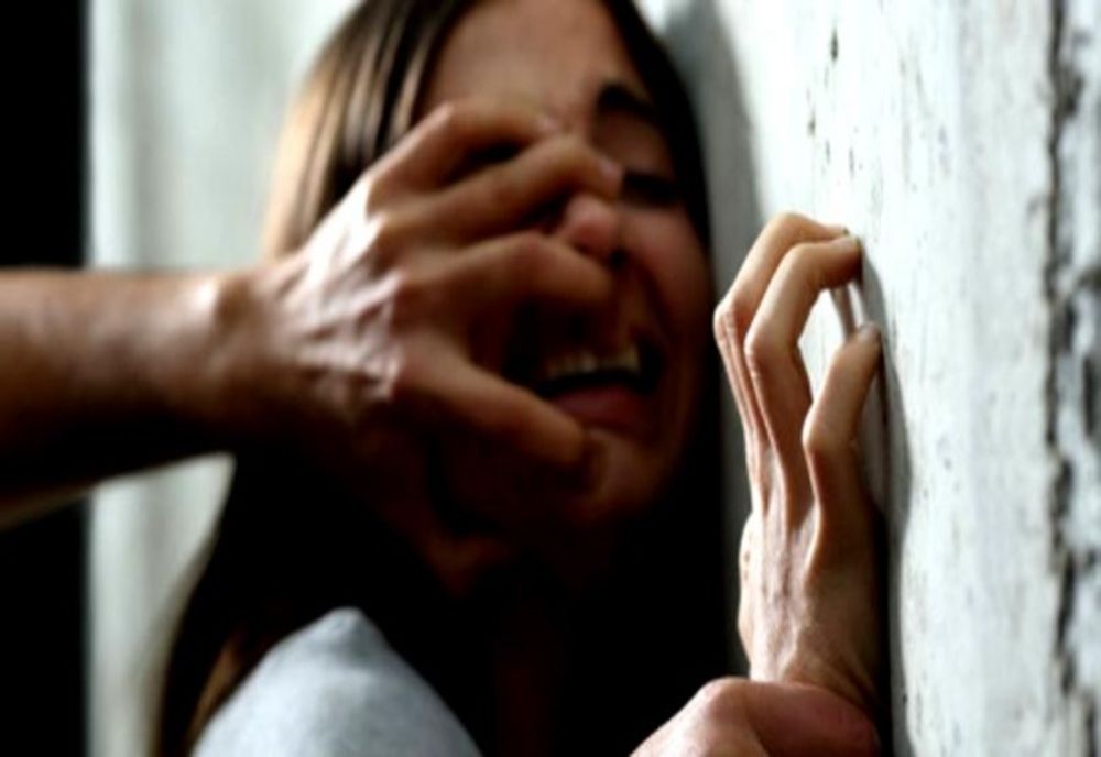 UPDATE: Tâlhărită și la un pas de a fi violată