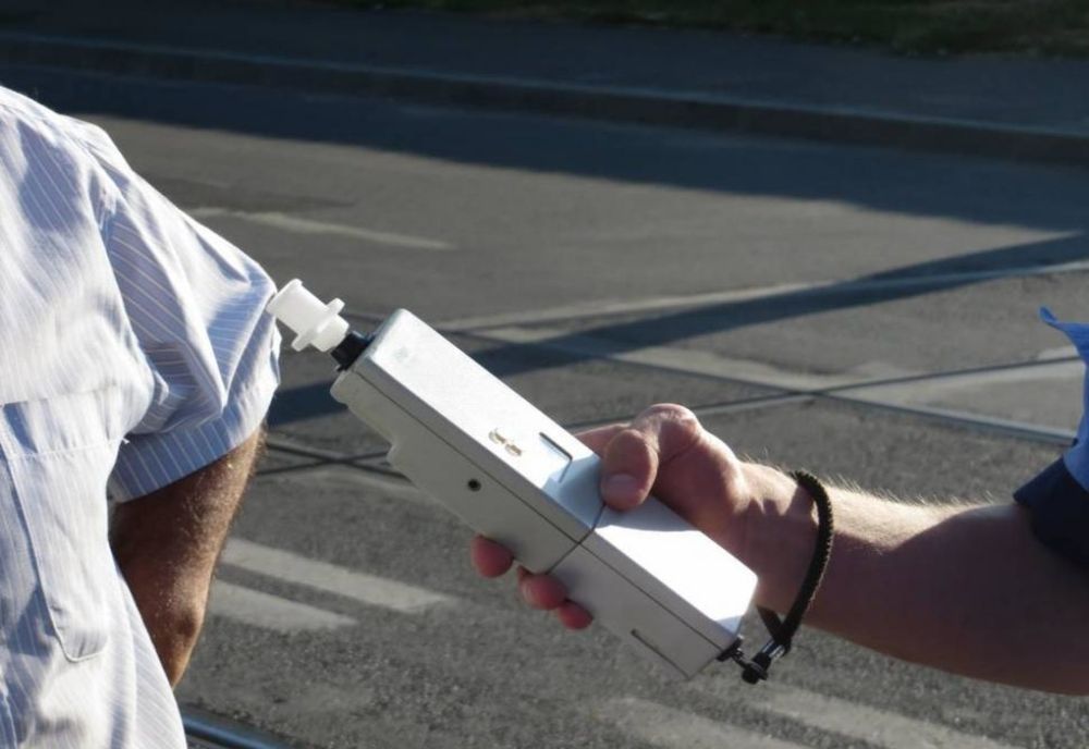 Dosare penale pentru doi nemțeni care s-au urcat băuți la volan