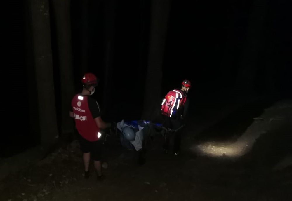 Tânără din Iași în stare de epuizare fizică, ajutată de salvamontiștii nemțeni