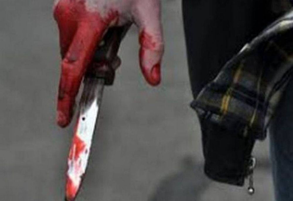 A luat apărarea unei femei agresate în plină stradă și a ajuns la spital înjunghiat! Agresorul a fugit