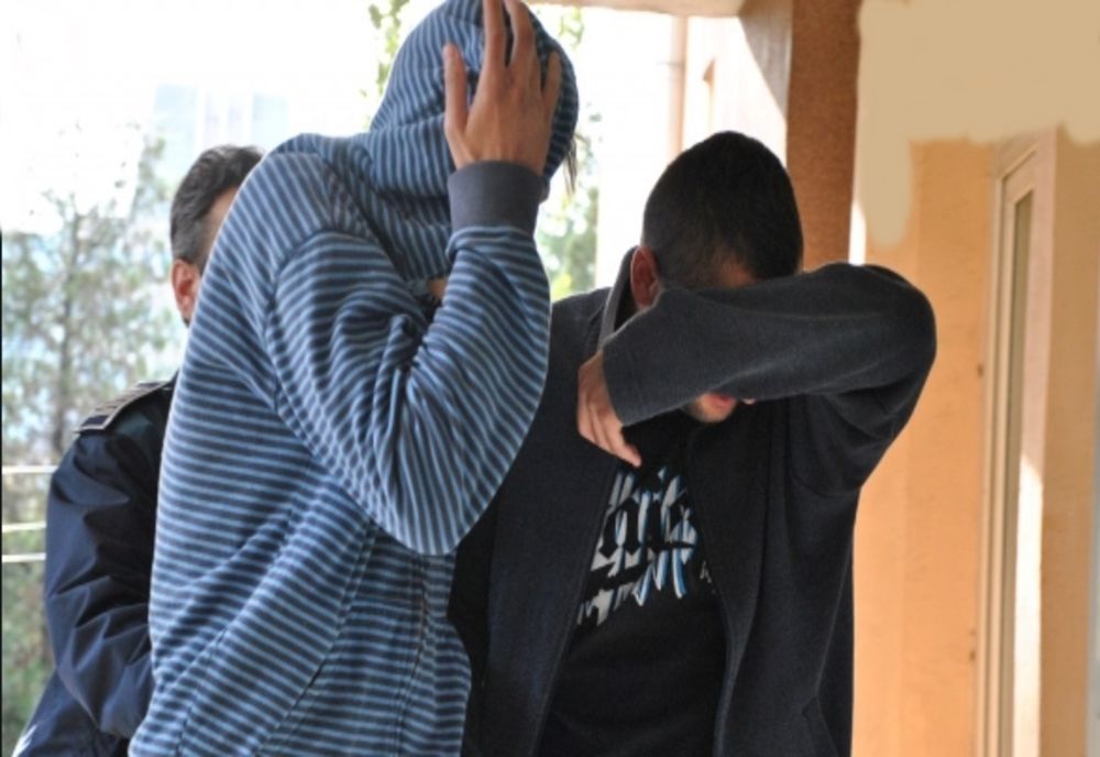 Arestați pentru că s-au apropiat prea mult de iubite deși aveau ordin de protecție