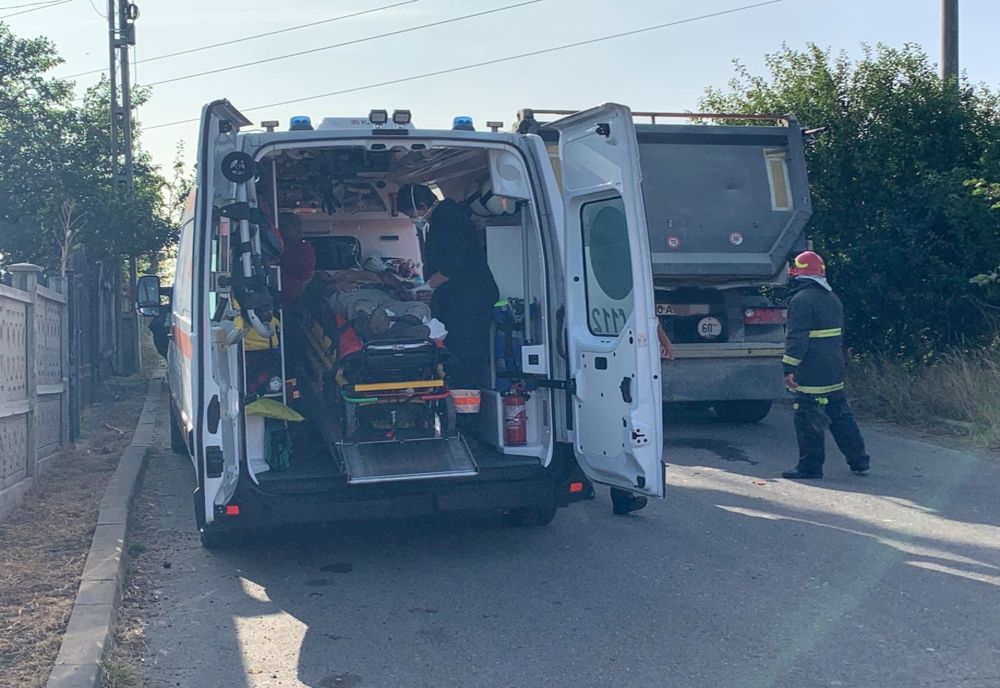 Accident în Piatra-Neamț! Un cioban a vrut să salveze o oaie și a murit sub roțile unui TIR (FOTO)