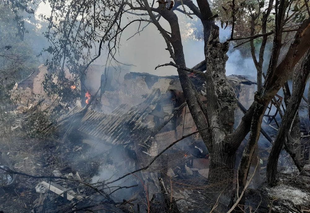 Casă cuprinsă de flăcări în Corhana