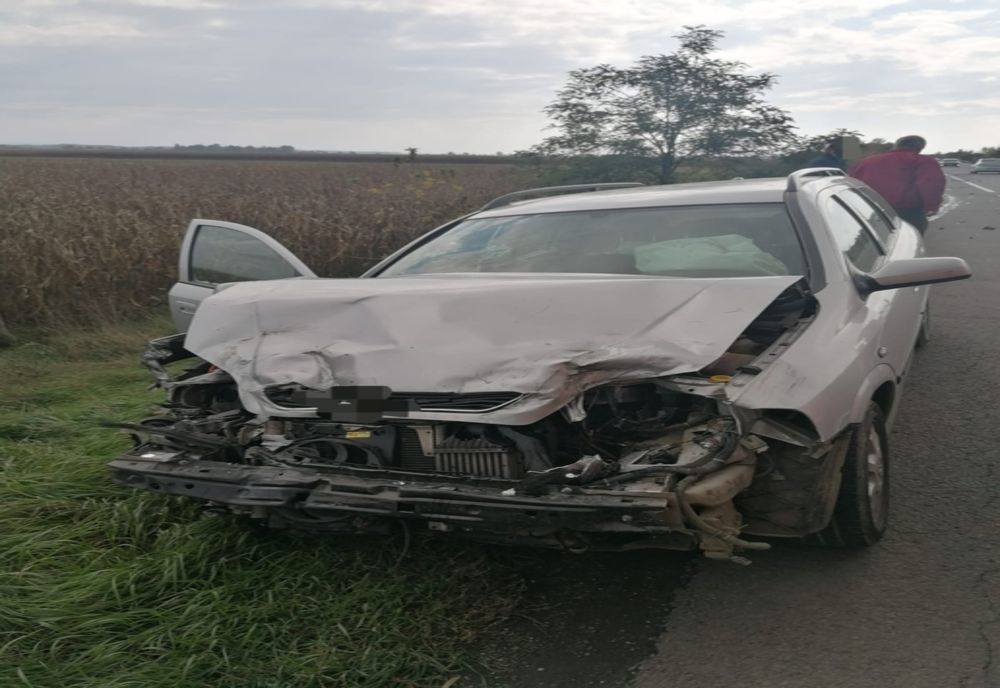 Accident pe E 85. O femeie a avut nevoie de îngrijiri medicale (FOTO)