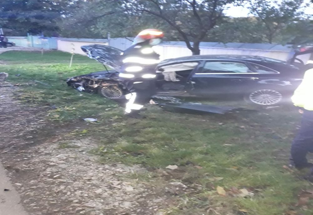 Accident la Petricani. O persoană a avut nevoie de îngrijiri medicale