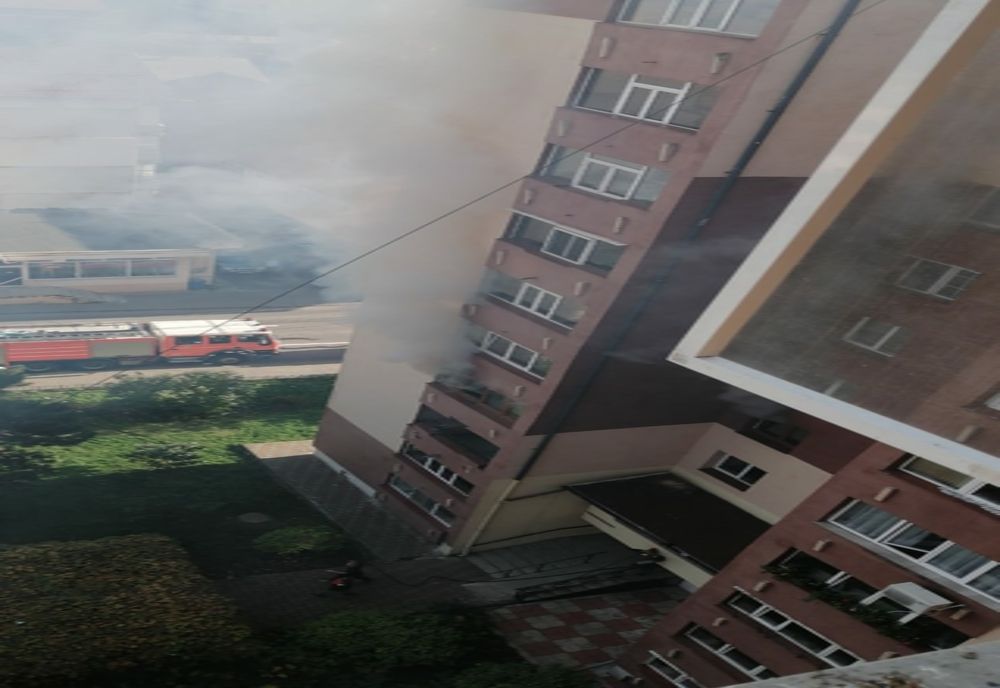 ULTIMĂ ORĂ: incendiu la un apartament din Piatra-Neamț (FOTO)