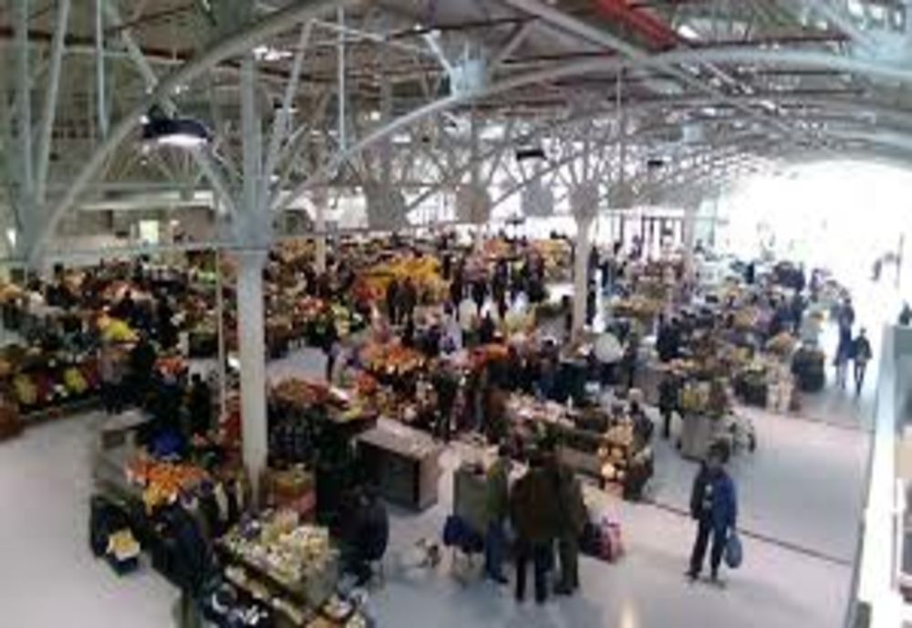 Piața Centrală se închide! Comercianții vor putea vinde afară sau în cort