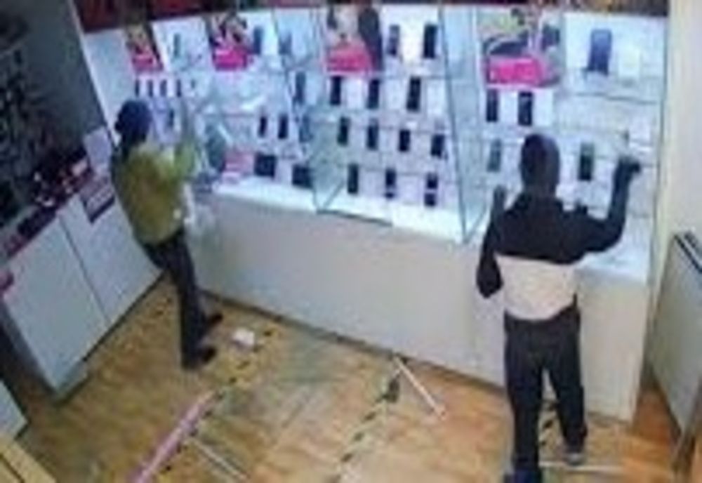 Adolescent trimis la reeducare!