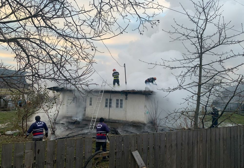 Incendiu la Oșlobeni: casă cuprinsă de flăcări!