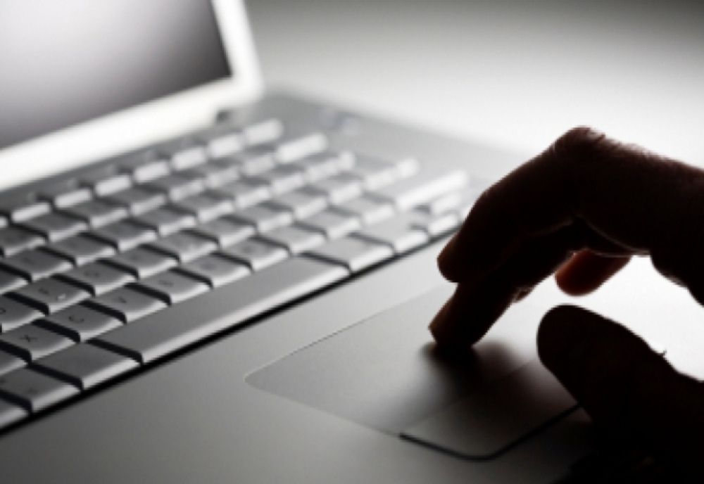 Reacția IPJ Neamț în scandalul mesajelor indecente dintre o elevă și un profesor