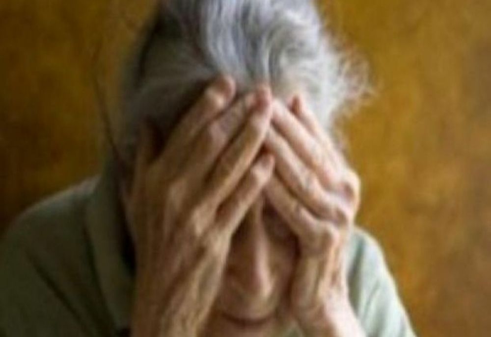 Bătrână violată și tâlharită în propria-i casă!