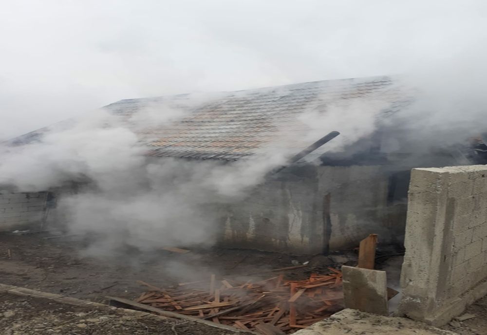 Locuință afectată de incendiu în comuna Petricani! Totul a plecat de la un scurtcircuit