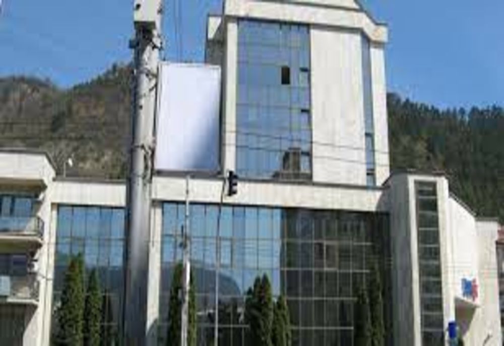 Persoane evacuate din sediul BCR Piatra Neamt! Panica a pornit de la un motor de lift ars