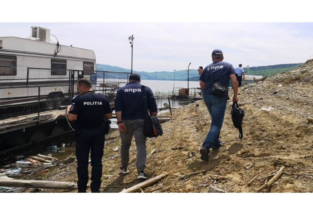 Trei pescari lăsați fără permis și amenzi de mii de lei