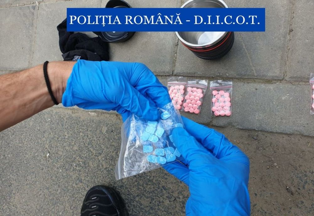 Traficant de droguri prins în flagrant! Unde vindea  comprimatele MDMA 