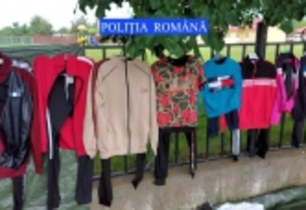 Dosar penal pentru o femeie care vindea haine contrafăcute