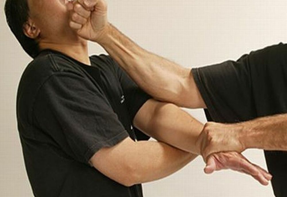 Bătaie într-un bar din Icușești