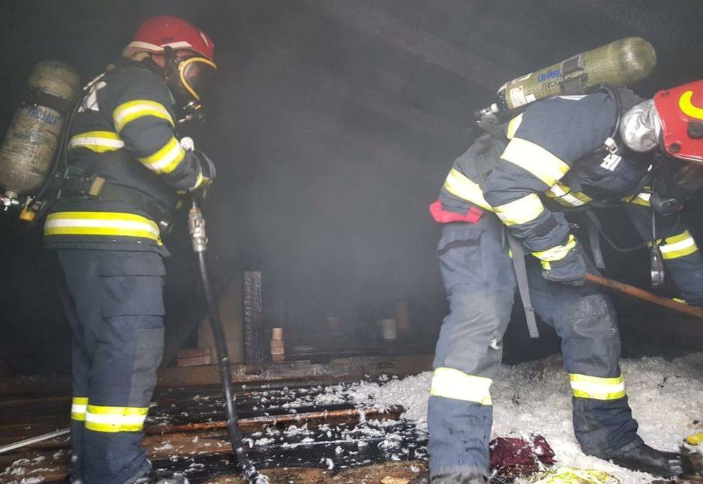 Incendiu la o anexă în comuna Cracaoani 