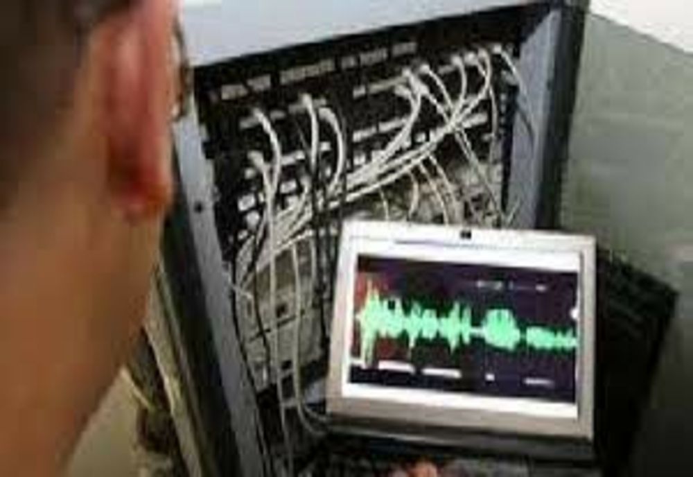 După gratii pentru că a montat un dispozitiv pentru interceptarea convorbirilor telefonice