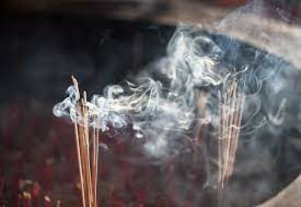 Pericol de incendiu în Piatra-Neamț! Cauza- bețișoarele parfumate