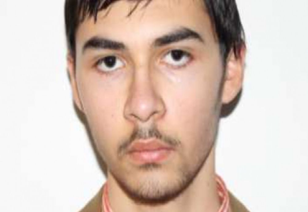 Dacă ați văzut acest tânăr, sunați de îndată la 112!