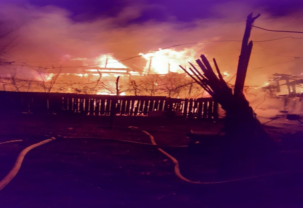 Aragazul nesupravegheat a lăsat un bărbat din Ghindăoani  fără casă