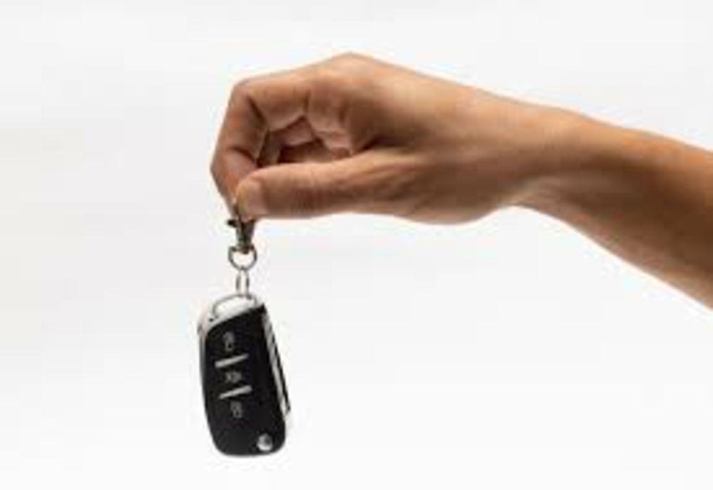 Dosar penal din prietenie: I-a dat mașina, deşi ştia că NU are permis