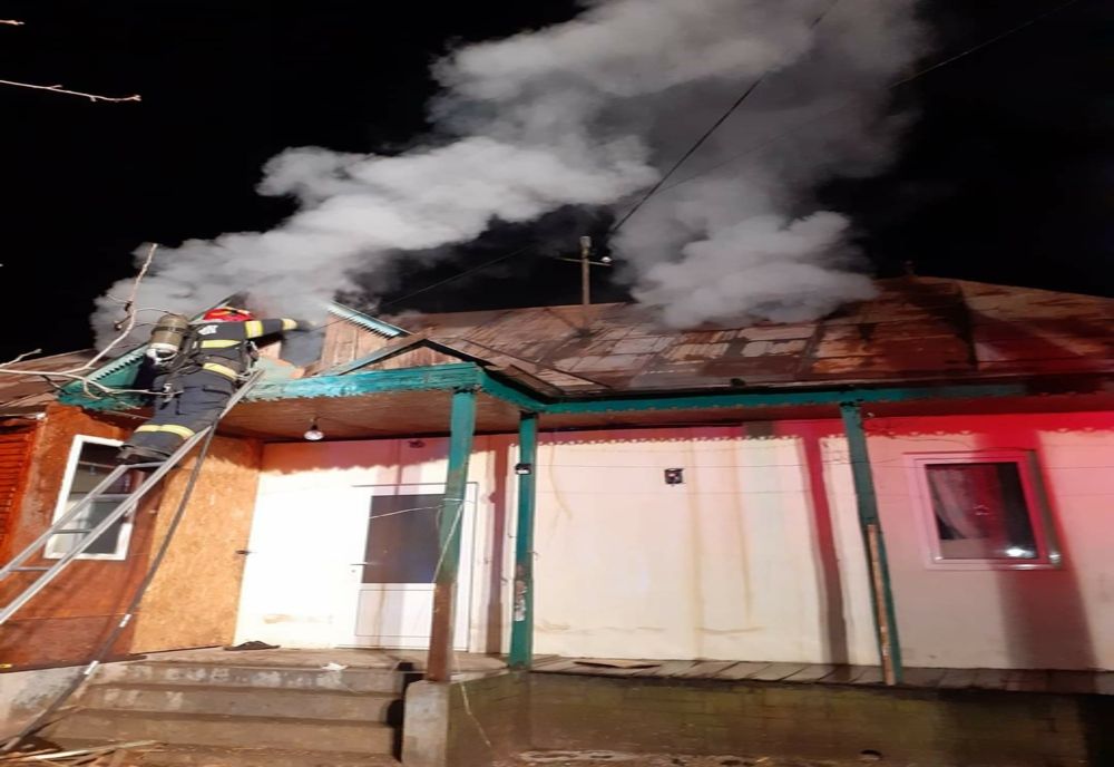 Incendiu la o gospodărie din Oșlobeni