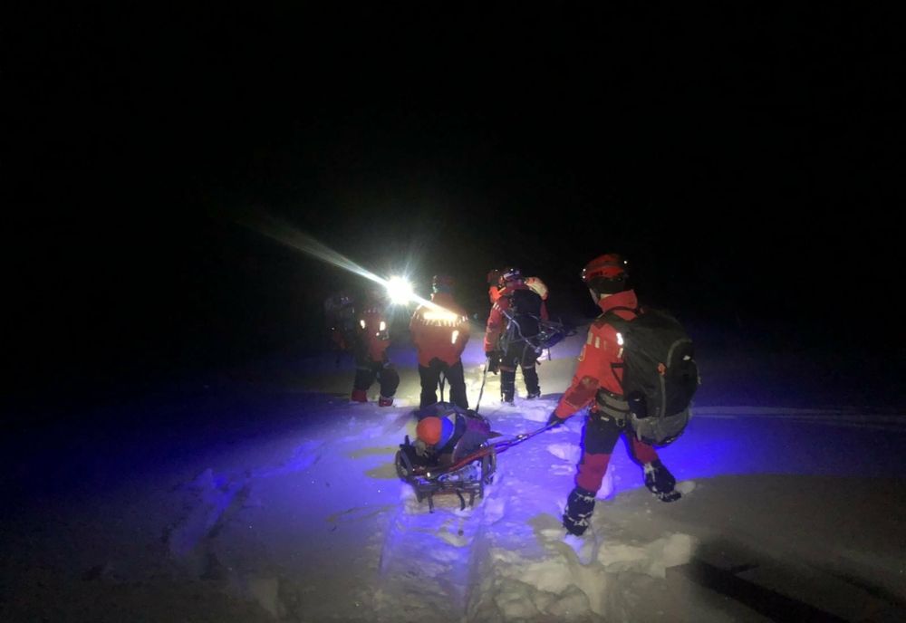 Turist în stare gravă, salvat de pe Ceahlău după o intervenţie de şase ore