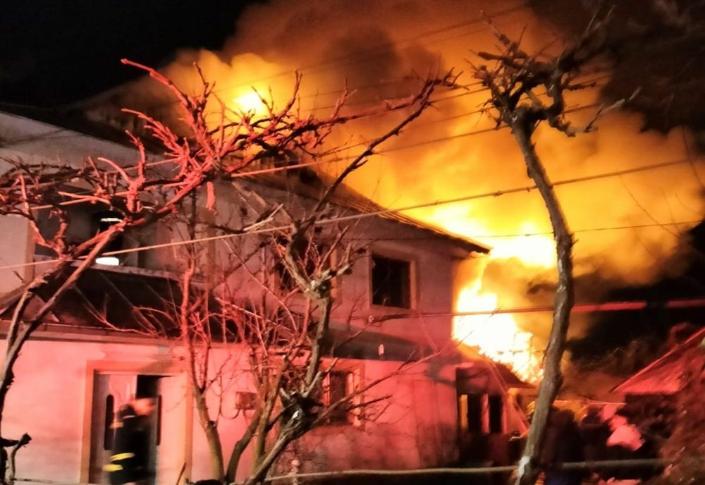 Incendiu la o locuință din orașul Roznov